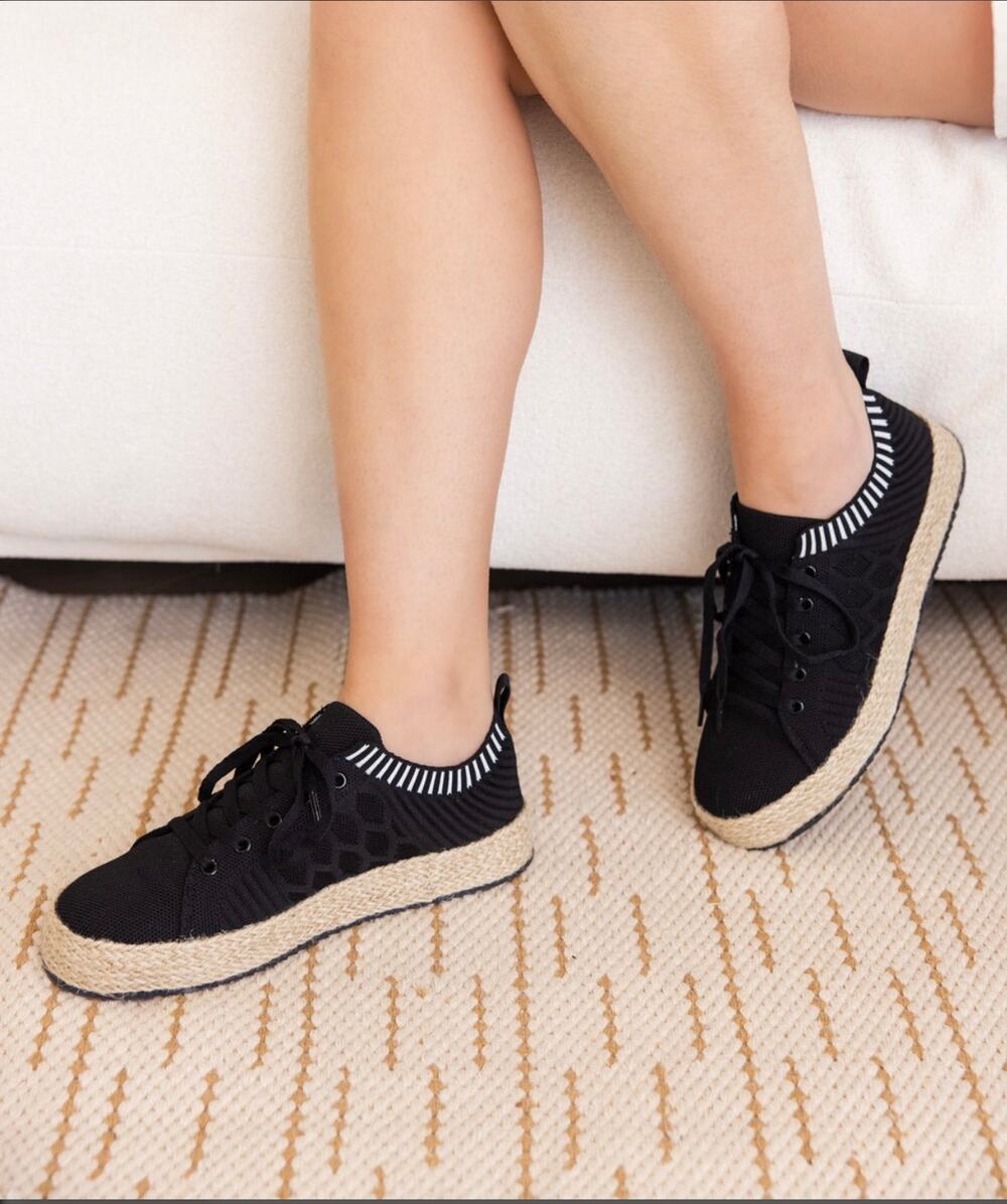 Yaras Sneakers in Black Size 9.5